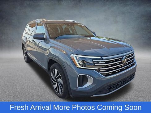Used 2025 Volkswagen Atlas SEL AWD/4WD image 2
