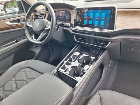 Used 2025 Volkswagen Atlas SE FWD image 30