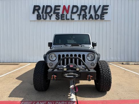 Used 2016 Jeep Wrangler Unlimited Rubicon w/ Connectivity Group AWD/4WD image 10
