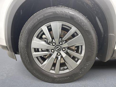 Used 2024 Nissan Pathfinder S image 24