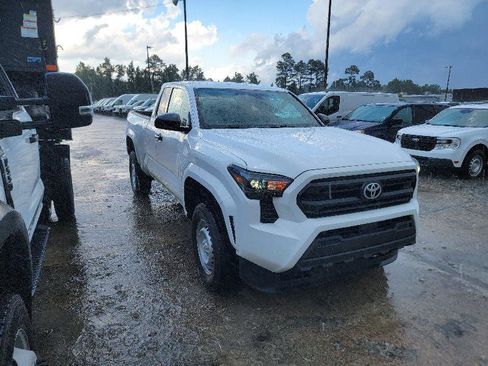 Used 2024 Toyota Tacoma SR RWD image 3