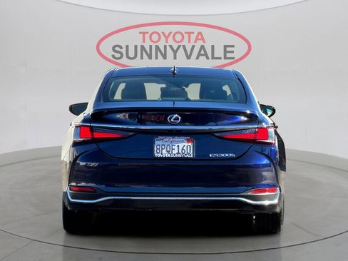 Used 2020 Lexus ES 300h w/ Premium Package image 8