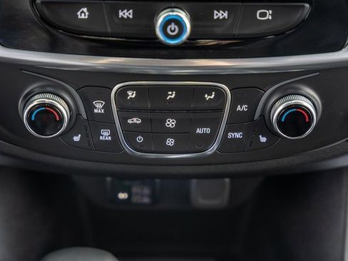 Used 2023 Chevrolet Traverse RS image 25