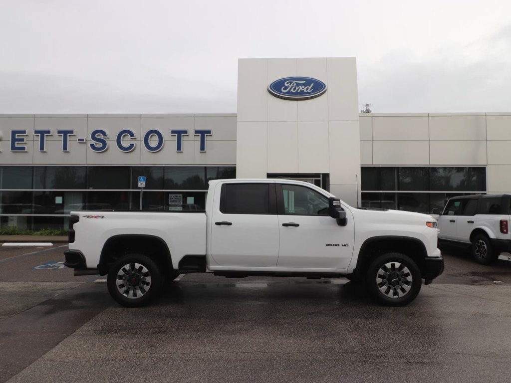Used 2024 Chevrolet Silverado 2500 Custom w/ Custom Value Package AWD/4WD image 17