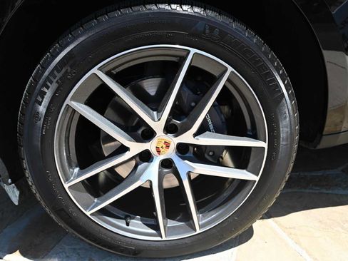 Used 2024 Porsche Macan AWD/4WD image 16