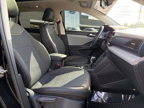 Used 2024 Volkswagen Taos SE w/ Panoramic Sunroof Package image 20