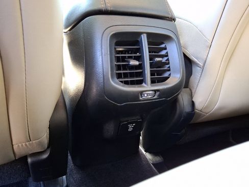 Used 2018 Jeep Cherokee Limited AWD/4WD image 12
