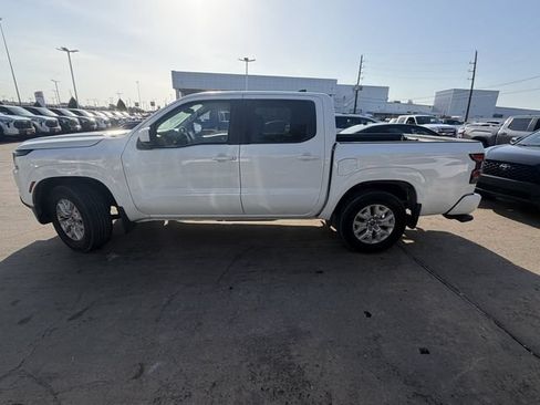 Used 2023 Nissan Frontier SV w/ Tow Package RWD image 7