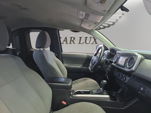 Used 2016 Toyota Tacoma SR5 RWD image 14