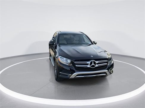 Used 2018 Mercedes-Benz GLC 300 4MATIC image 1