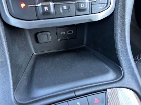 Certified 2023 GMC Acadia SLE w/ Driver Convenience Package image 32