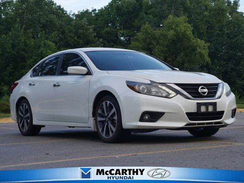Used 2016 Nissan Altima 2.5 SR w/ LED Appearance Package FWD image 1