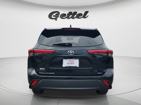 Used 2023 Toyota Highlander XLE FWD image 6