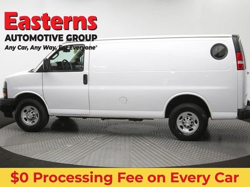 Used 2021 Chevrolet Express 3500 w/ Driver Convenience Package RWD image 57