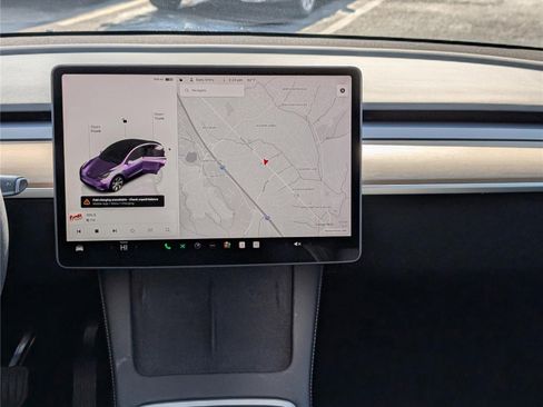 Used 2022 Tesla Model Y Long Range image 18