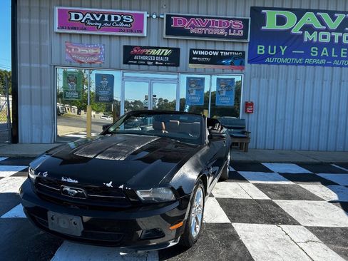 Used 2010 Ford Mustang Convertible RWD image 5