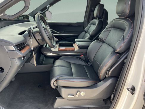 New 2026 Lincoln Navigator L Black Label AWD/4WD image 17