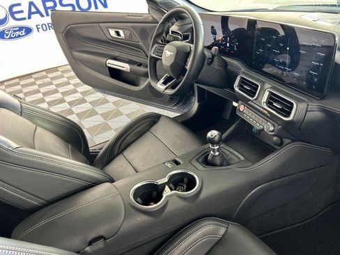 Used 2025 Ford Mustang GT Premium RWD image 37