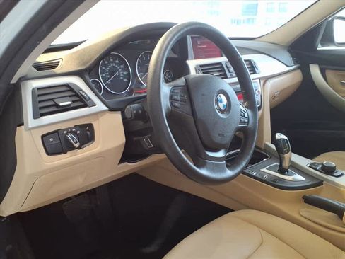 Used 2018 BMW 320i xDrive Sedan w/ Convenience Package image 9