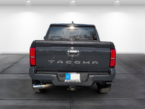 Used 2025 Toyota Tacoma Limited image 5