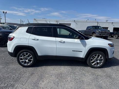 Used 2025 Jeep Compass Limited AWD/4WD image 5