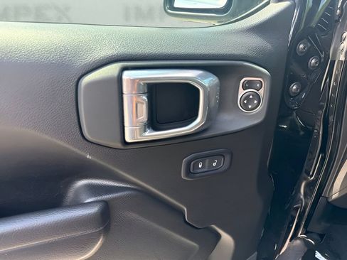 Used 2024 Jeep Gladiator Sport AWD/4WD image 17