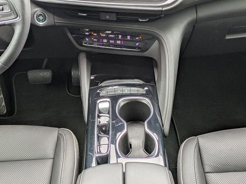 Used 2021 Buick Envision Essence w/ Sport Touring Package FWD image 18