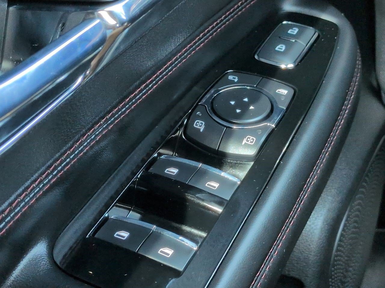 Certified 2026 Lincoln Corsair Reserve w/ Jet Appearance Package FWD image 25