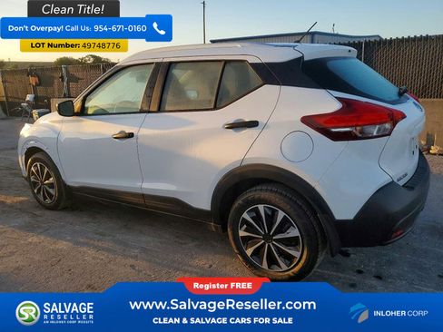 Used 2018 Nissan Kicks S image 3