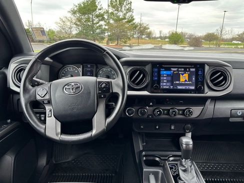 Used 2017 Toyota Tacoma TRD Off-Road w/ Tow Package (A/T) AWD/4WD image 20