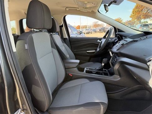 Used 2017 Ford Escape SE image 26