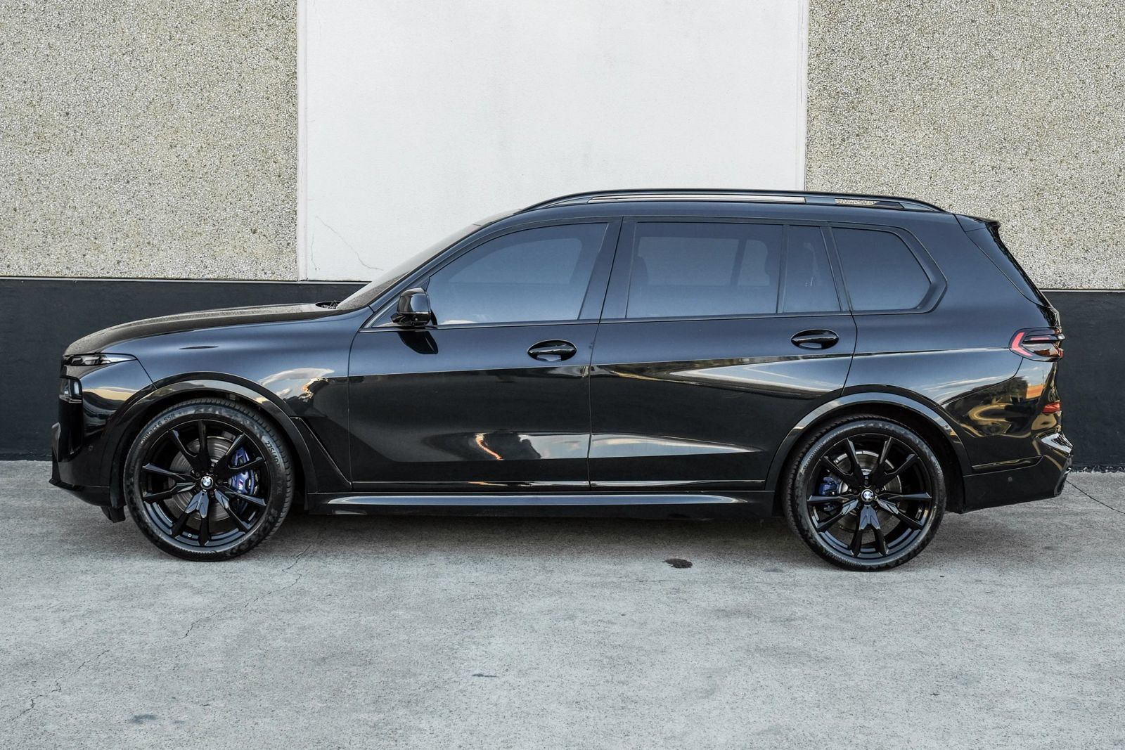 Used 2024 BMW X7 xDrive40i w/ M Sport Package AWD/4WD image 11
