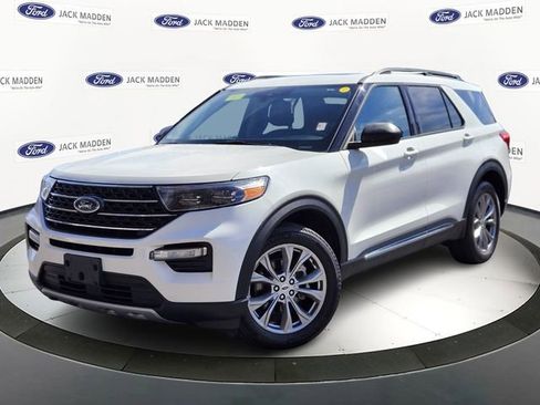 Certified 2022 Ford Explorer XLT w/ Equipment Group 202A AWD/4WD image 1