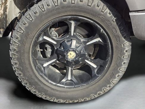 Used 2011 Ford F150 Raptor image 16