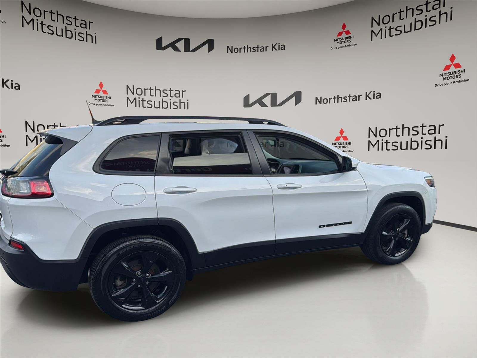 Used 2020 Jeep Cherokee Latitude Plus AWD/4WD image 6