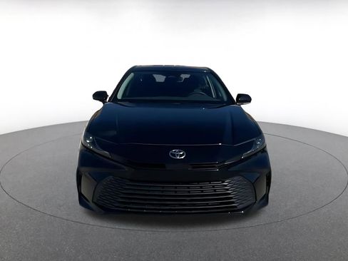 Used 2025 Toyota Camry LE image 4
