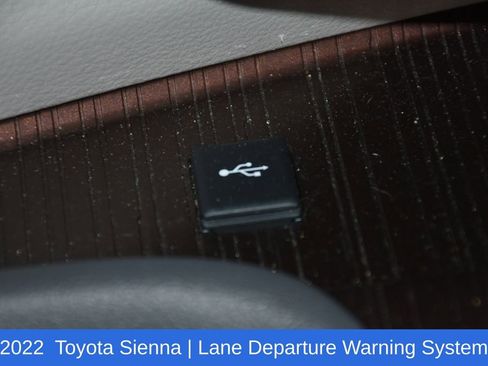 Used 2022 Toyota Sienna XLE w/ XLE Plus Package FWD image 19