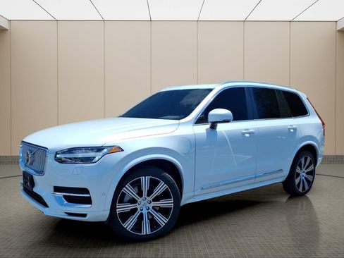 Used 2024 Volvo XC90 T8 Plus w/ Protection Package Premier AWD/4WD image 2
