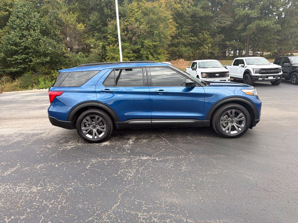 Used 2022 Ford Explorer XLT w/ Equipment Group 202A RWD image 2