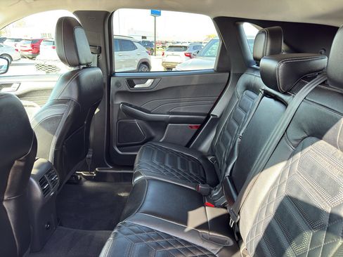 Used 2023 Ford Escape SE w/ PHEV Premium Package image 32