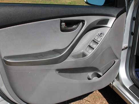 Used 2013 Hyundai Elantra GLS w/ Preferred Pkg image 14