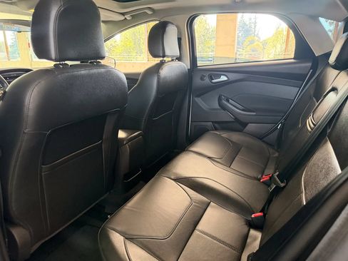Used 2015 Ford Focus Titanium FWD image 19
