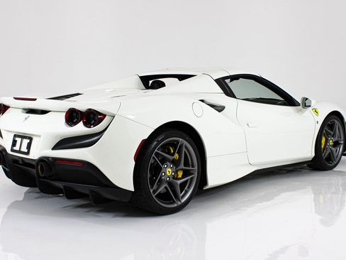 Used 2022 Ferrari F8 Tributo RWD image 13