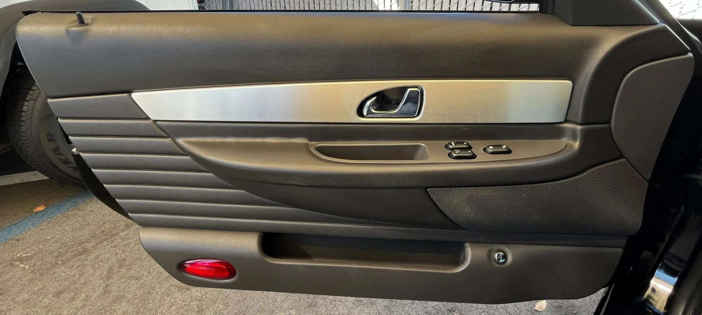 Used 2002 Ford Thunderbird RWD image 9