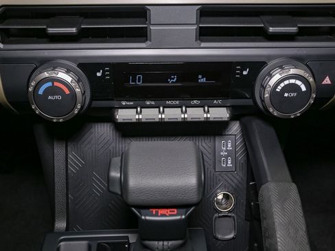 Used 2026 Toyota Tacoma TRD Off-Road AWD/4WD image 32
