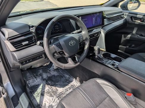 Used 2025 Toyota Camry XSE AWD/4WD image 17
