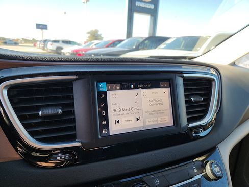 Used 2024 Chrysler Voyager LX image 19