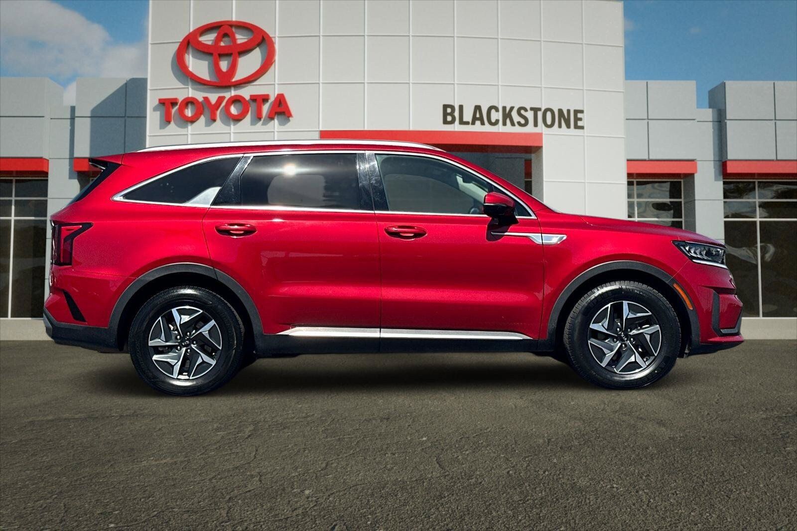 Used 2021 Kia Sorento S FWD image 2