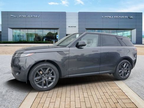 Used 2025 Land Rover Range Rover Sport SE image 8