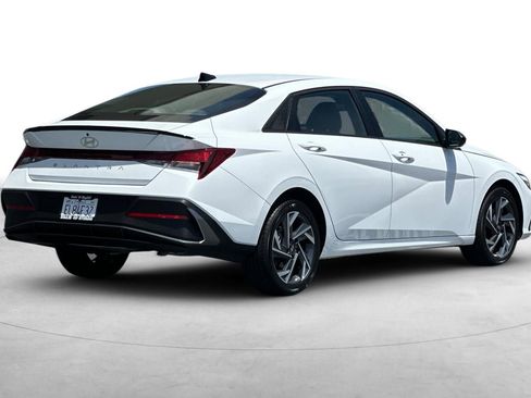 Certified 2025 Hyundai Elantra Sport FWD image 8